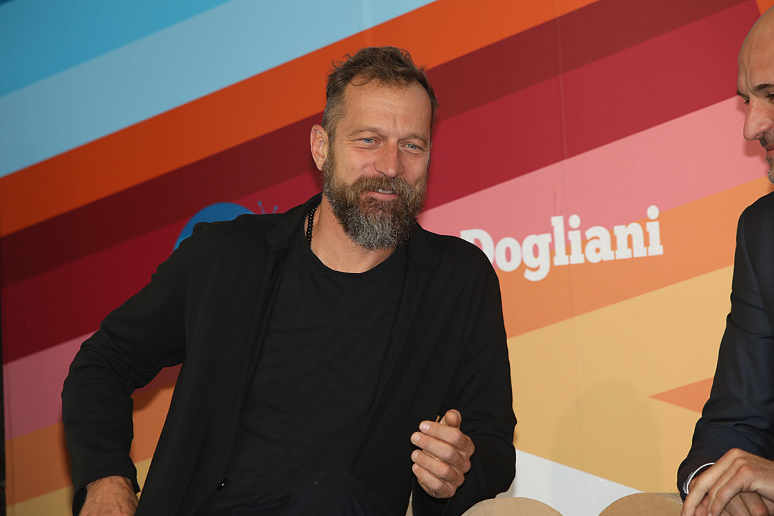 Festival della TV e dei Nuovi Media 2019_161.jpg - Road to Tokyo 2020: Eurosport e l’esperienza olimpica Cosa significa partecipare a una Olimpiade? E magari vincere una medaglia d’oro?  Alcuni tra i grandi atleti azzurri, tra cui la portabandiera di PyeongChang 2018 Arianna Fontana, raccontano le loro sfide, le loro emozioni e i loro successi a cinque cerchi.  E per Eurosport, broadcaster ufficiale delle prossime tre Olimpiadi, la sfida di portare nelle case degli italiani un’esperienza mai vista prima.